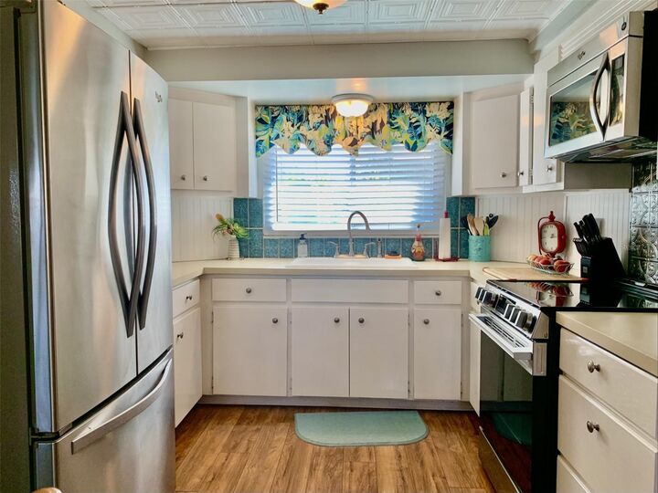 Property Photo: 4904 27th Avenue W FL 34209