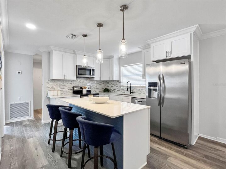 Property Photo:  1008 37th Street W  FL 34205 