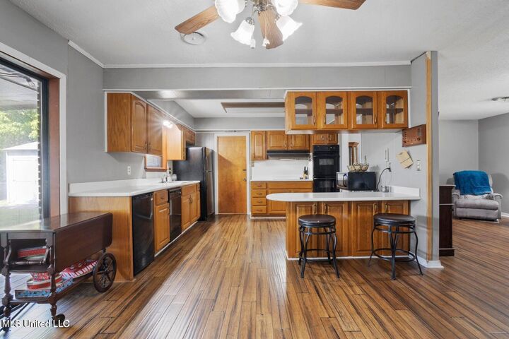 Property Photo: 2208 Popp'S Ferry Road MS 39532