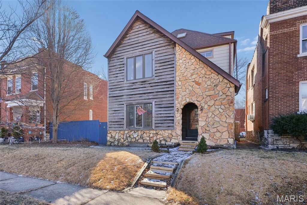 Property Photo: 612 Bates Street MO 63111