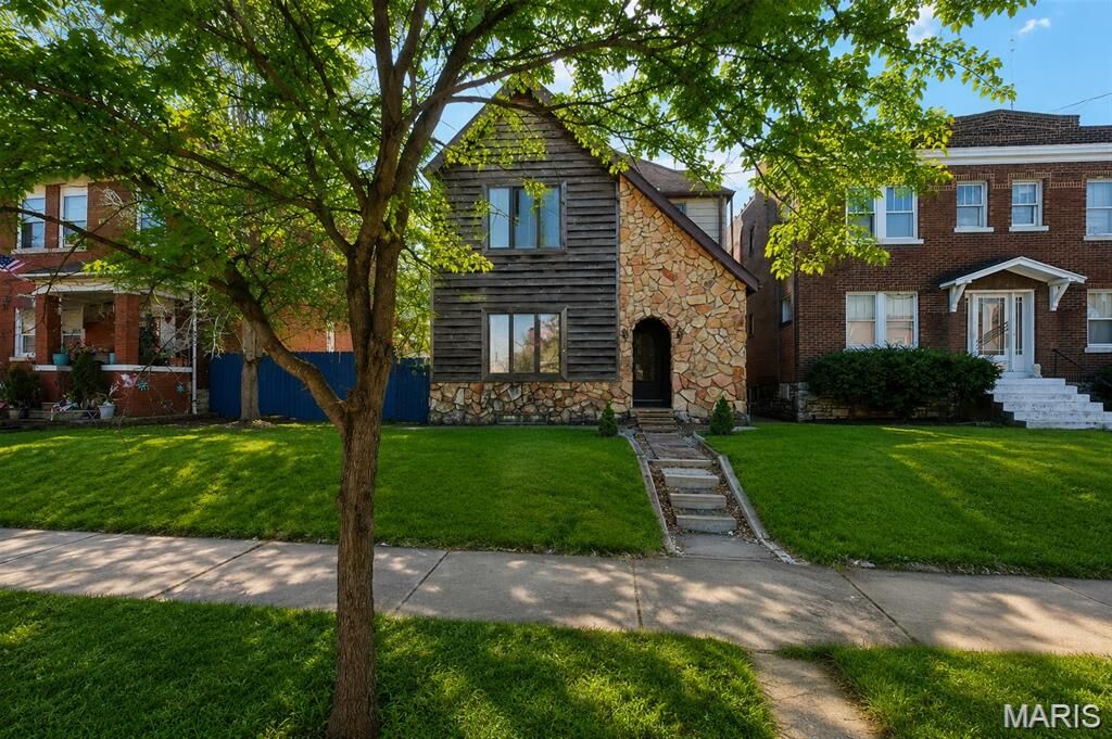 Property Photo: 612 Bates Street MO 63111