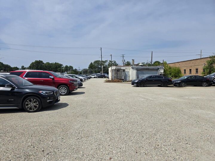 Property Photo:  