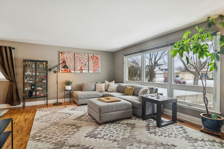 Property Photo:  521 E Balsam Lane  IL 60074 