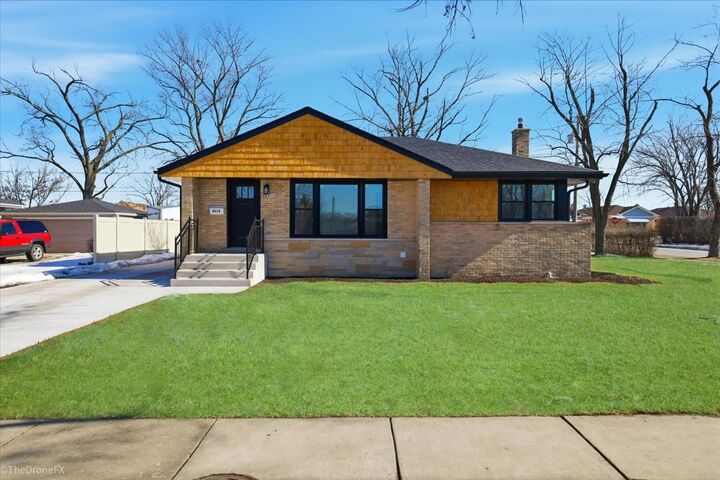 Property Photo: 4515 N Redwood Drive IL 60706