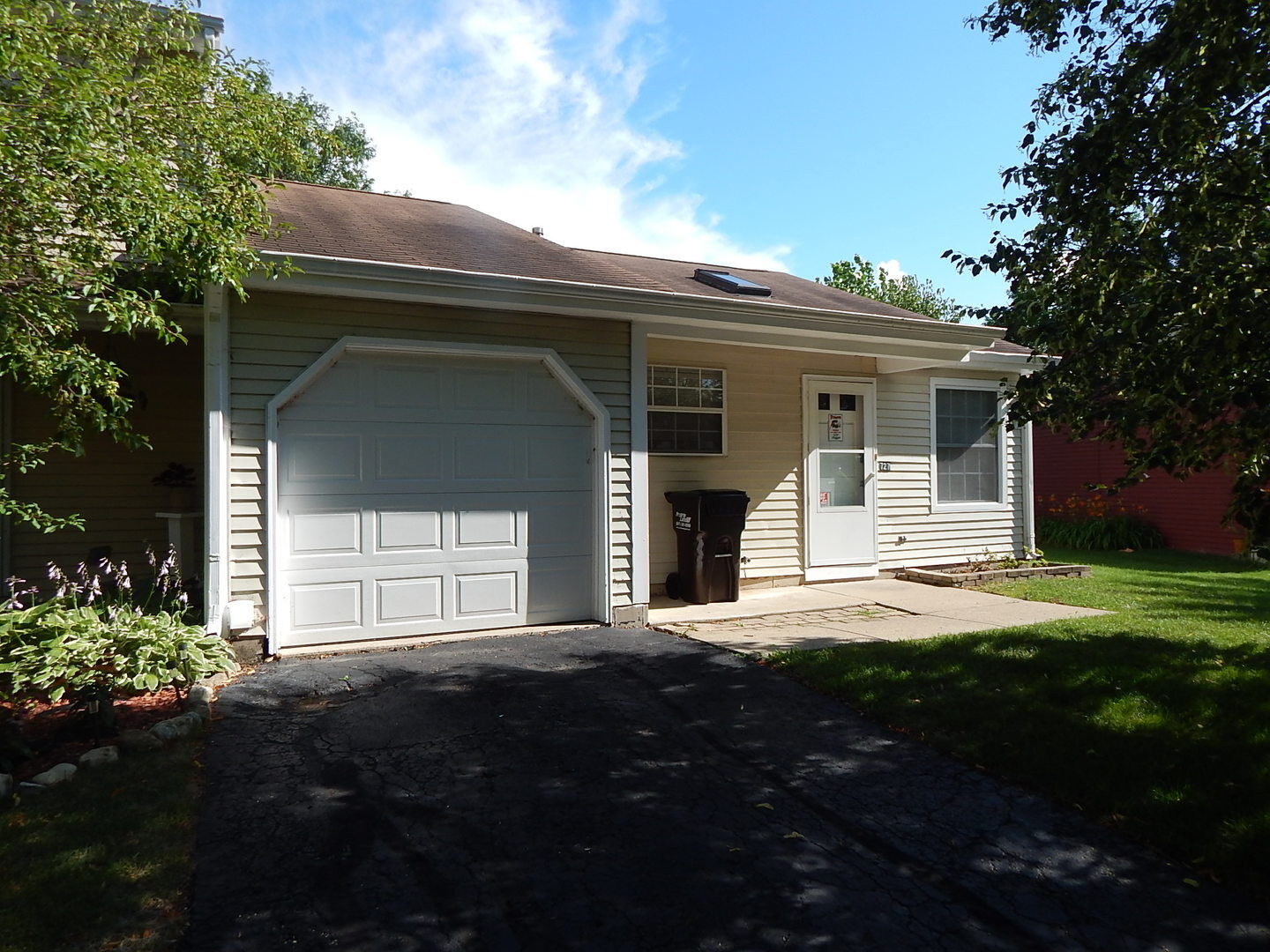 Property Photo:  727 Nantucket Way  IL 60042 