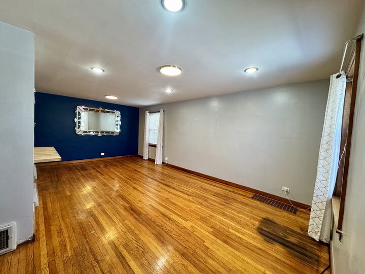 Property Photo:  11312 S Avenue H  IL 60617 