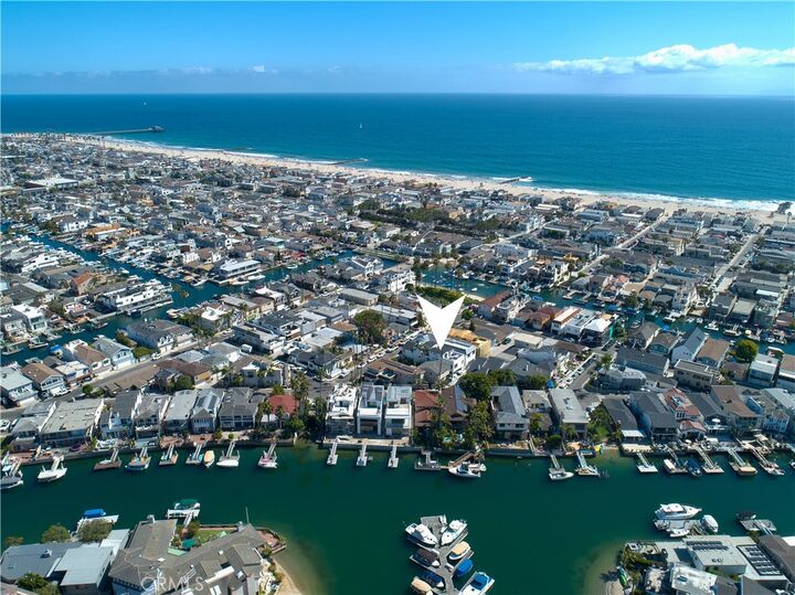 Property Photo:  411 39th Street  CA 92663 