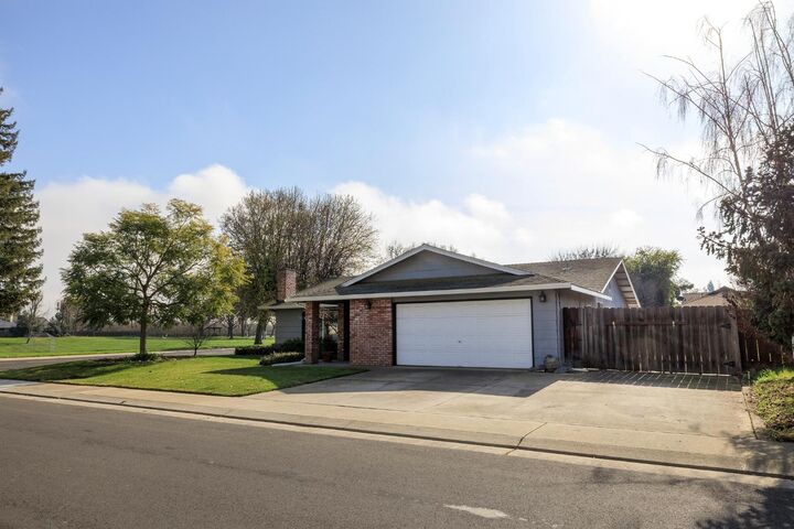 Property Photo:  495 Valdapena Way  CA 95320 