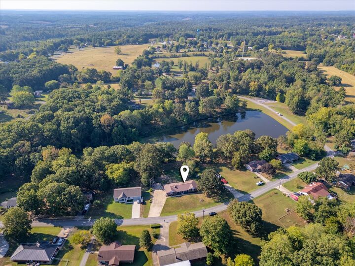 Property Photo:  550 Lakeview Cir  TN 37178 