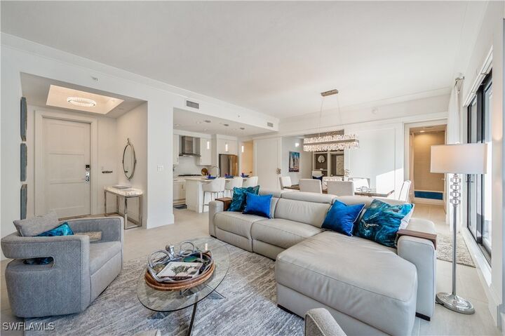 Property Photo: 1135 3rd Avenue S 304 FL 34102