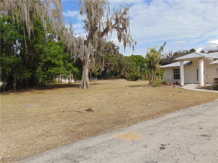 Property Photo: 713 Caloosa Estates Drive FL 33935