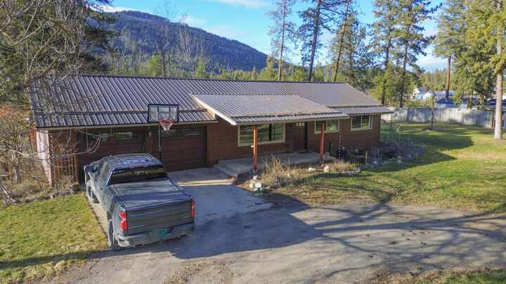 Property Photo: 763 Adam Sherry Rd WA 99114