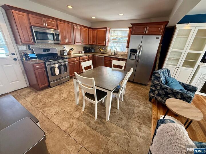 Property Photo:  44 Leonard Drive  NJ 07463 