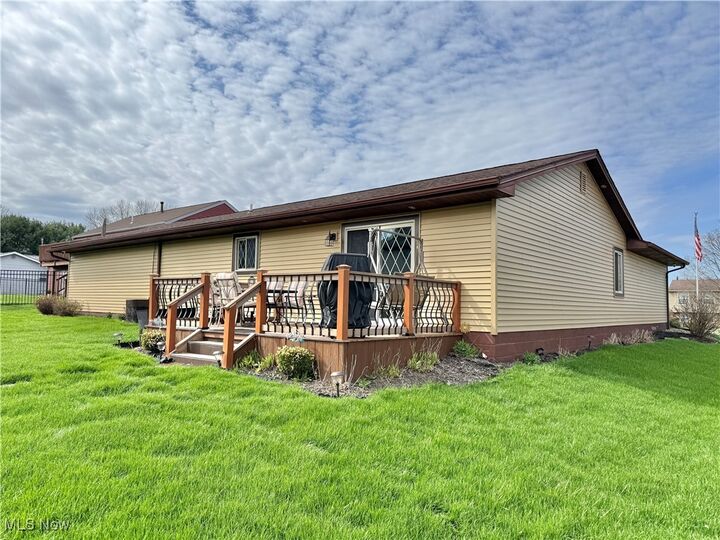 Property Photo: 1327 Huntington Court OH 44512