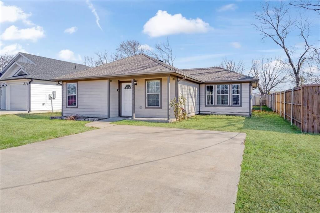 Property Photo:  307 N Carter  TX 75459 