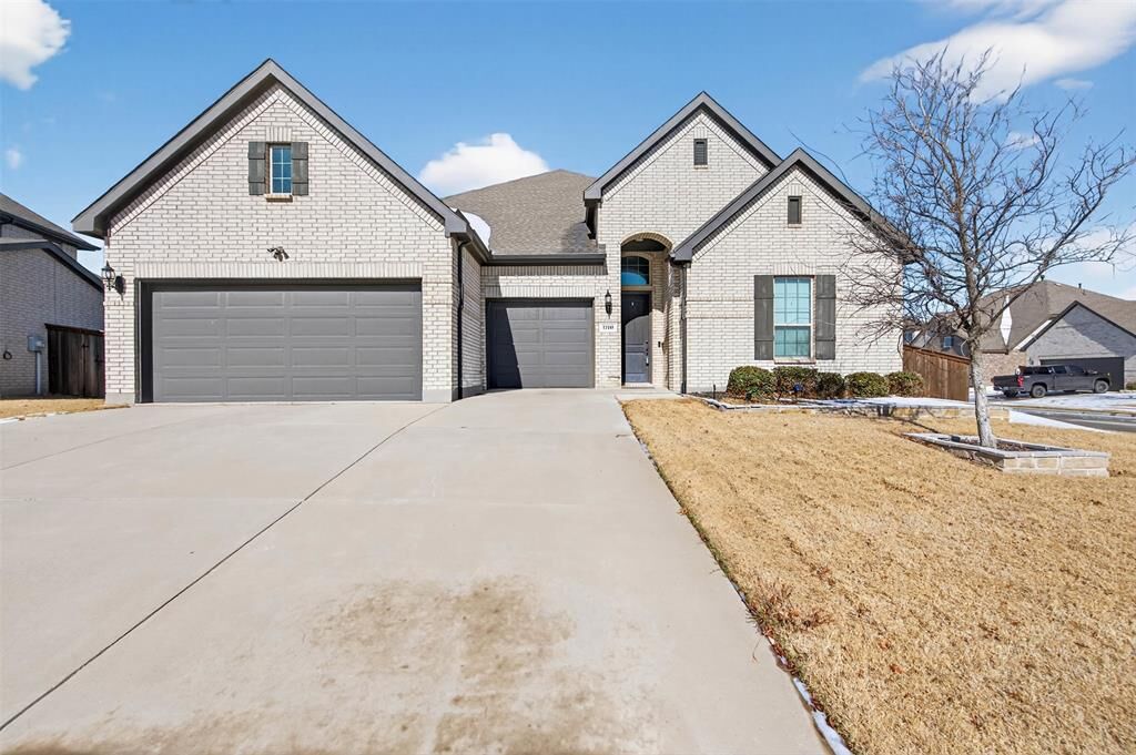 Property Photo: 1700 Hamlet Drive TX 76052