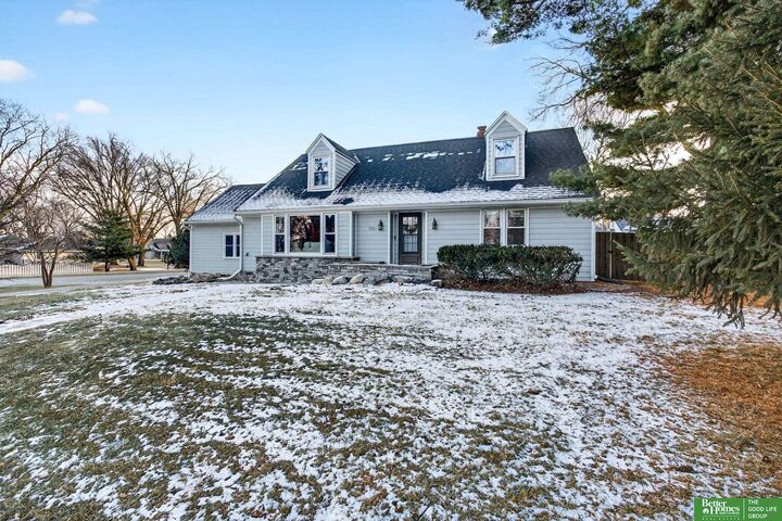 Property Photo: 7801 Hickory Circle NE 68124