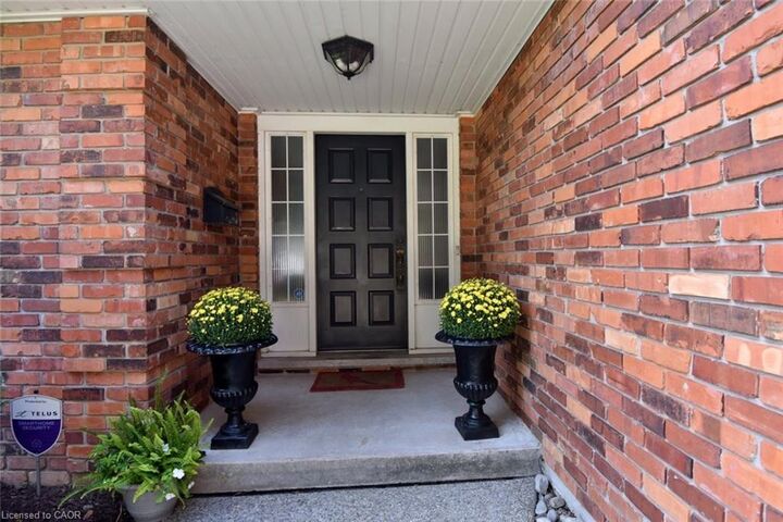 Property Photo: 142 Marigold Court ON L9G 3M3