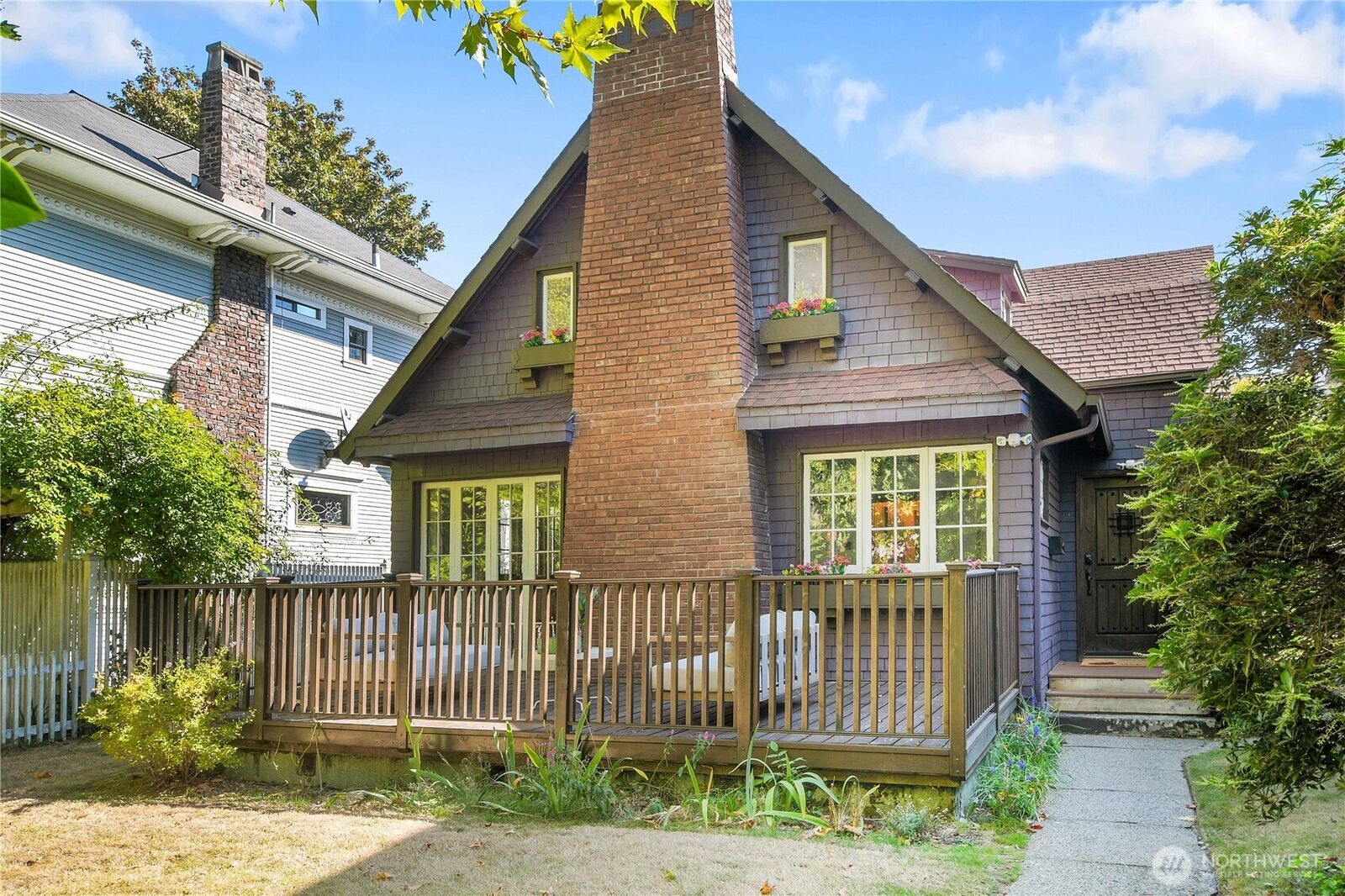 Property Photo: 916 20th Avenue E WA 98112