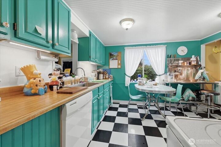 Property Photo:  8904  220th Street SW  WA 98026 