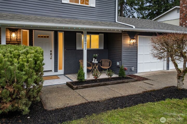 Property Photo:  10621  164th Avenue NE  WA 98052 