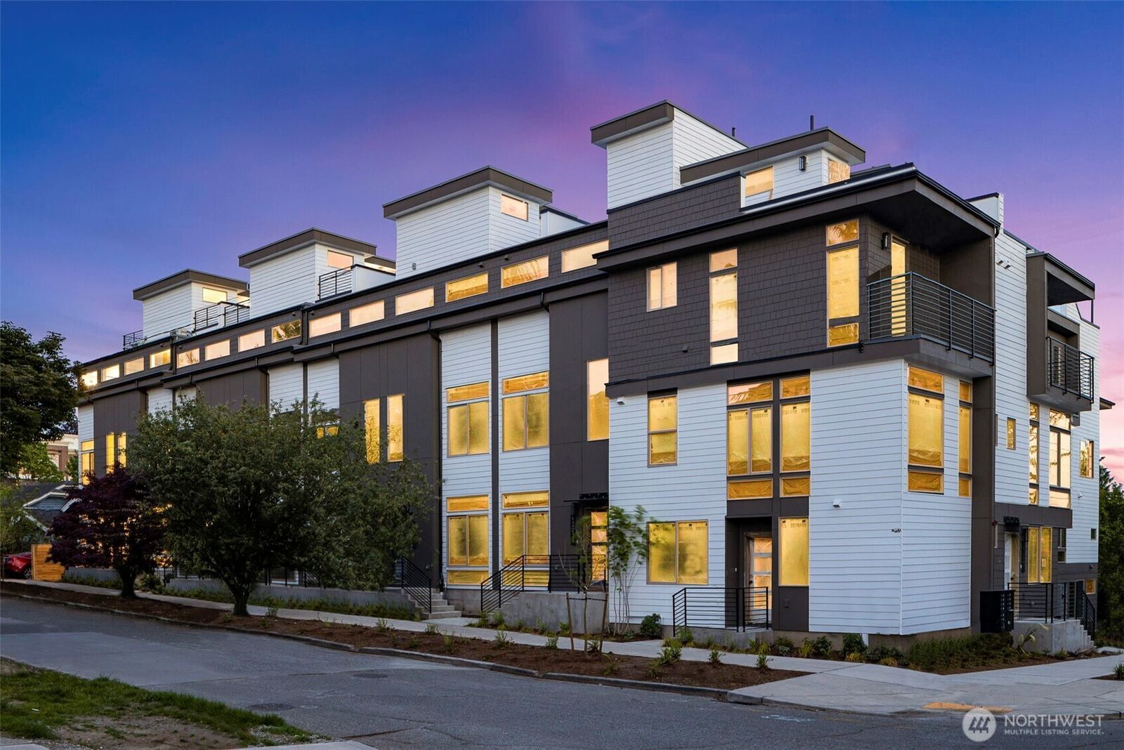 Property Photo:  4418  Midvale Avenue N  WA 98103 