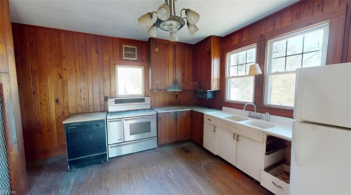 Property Photo:  1502 Herrington Rd  NC 27909 