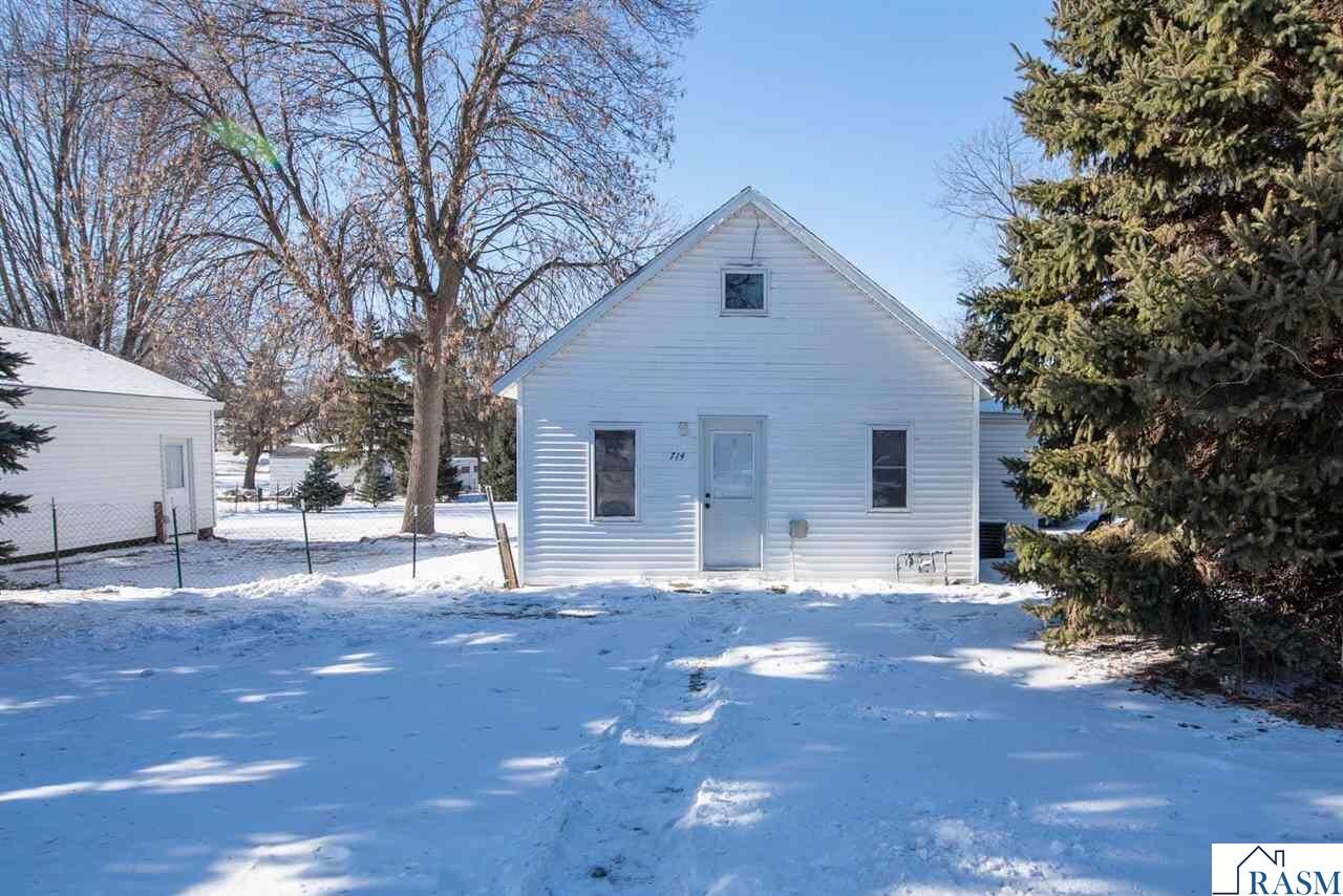 Property Photo: 714 N Teal Street MN 56048