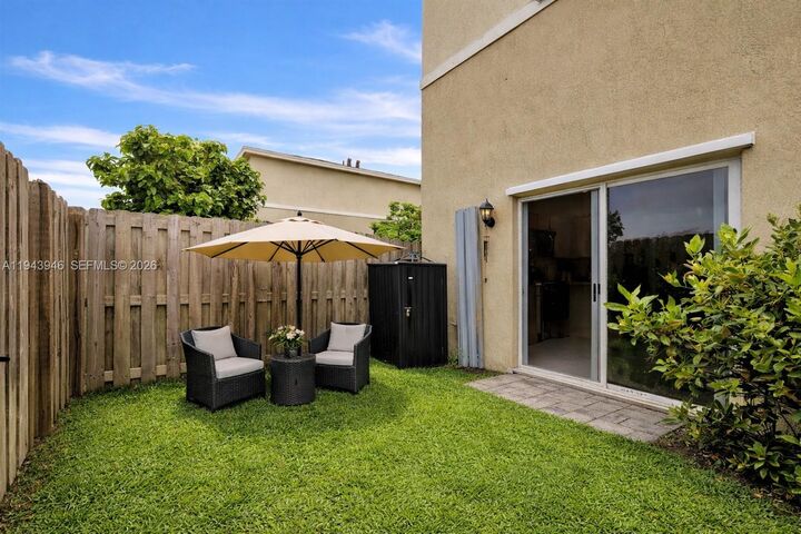 Property Photo:  460 NE 4th Ln  FL 33034 