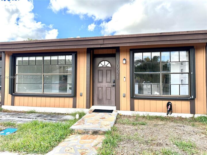 Property Photo:  10271 Oleander Ct  FL 33026 