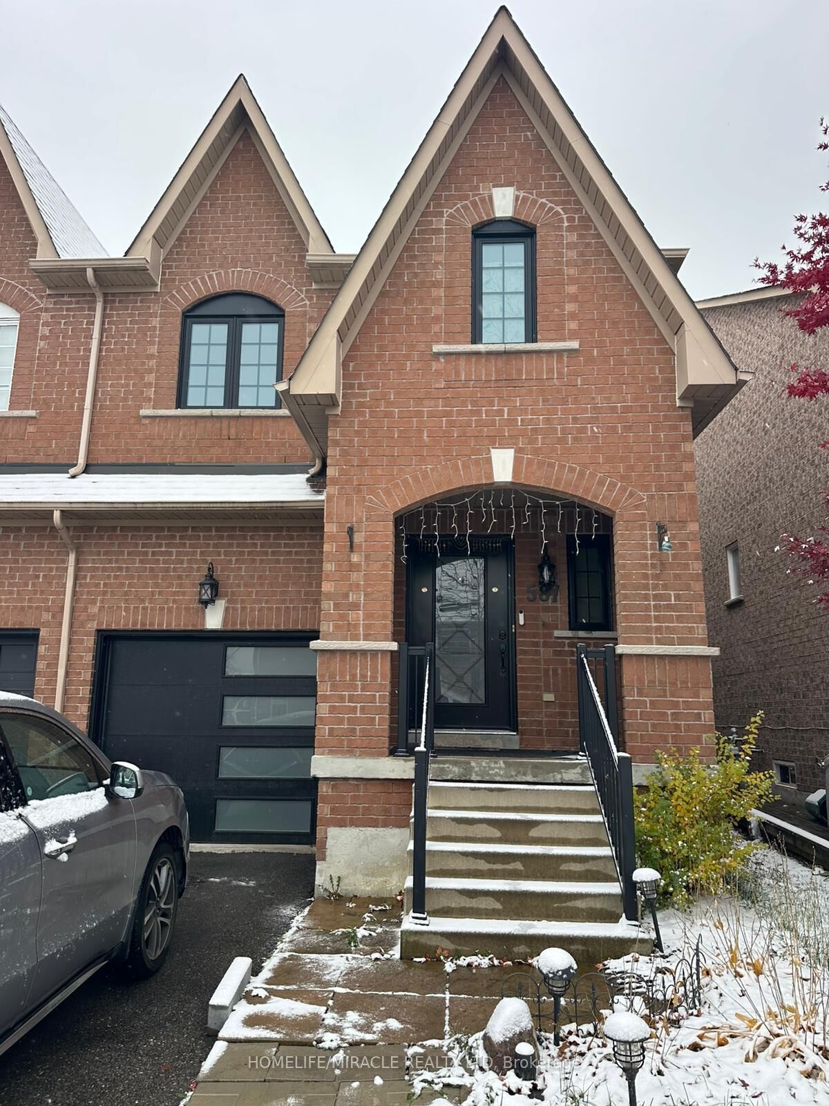 Property Photo: 587 Caboto Trail ON L3R 5S1