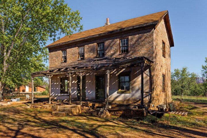 Property Photo: 83 W 100 S UT 84779