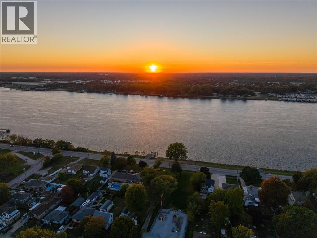 Property Photo:  2002 St. Clair Parkway  ON N7T 7H5 