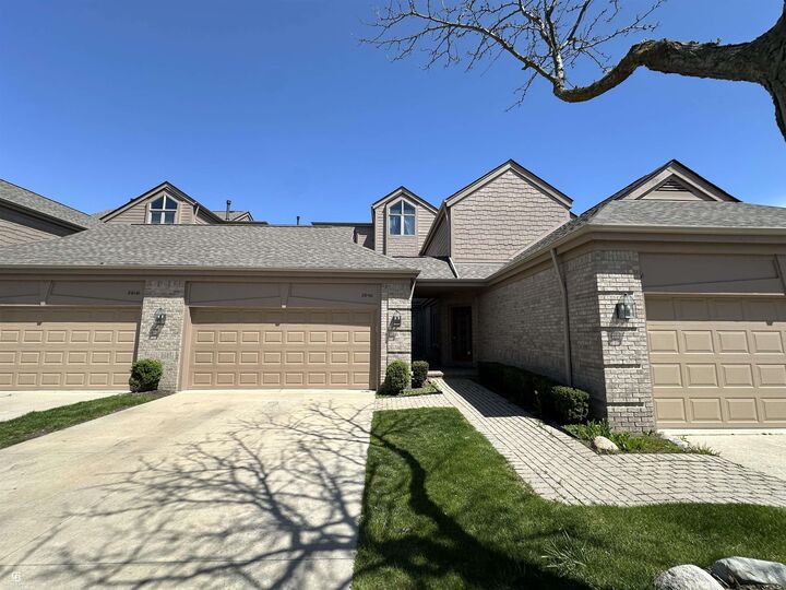 Property Photo:  26140 Harbour Pointe Dr S Drive  MI 48045-3298 
