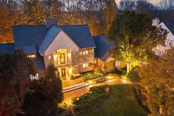 Property Photo:  1319 Creekside Ct  WI 53024 