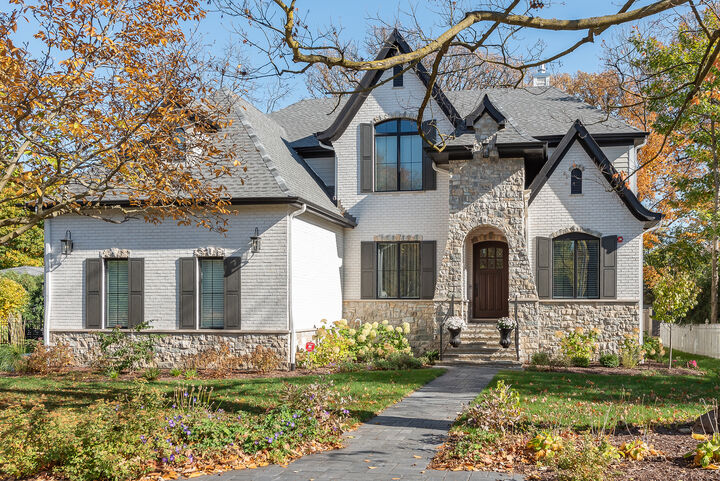 Property Photo: 324 N Charlotte Street IL 60148
