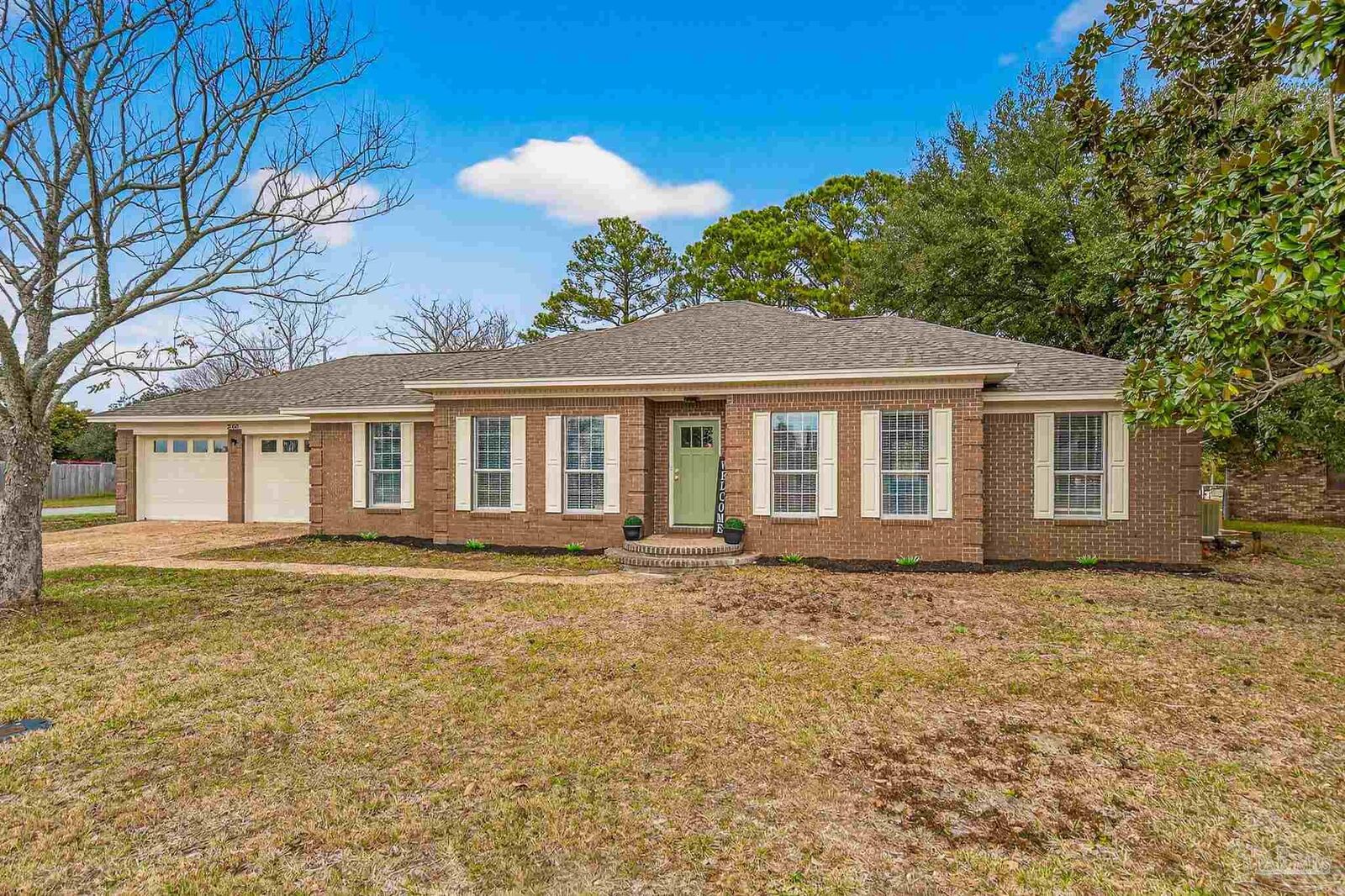 Property Photo: 2768 Venetian Way FL 32563