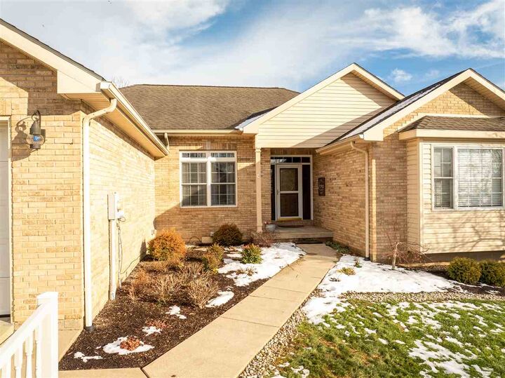 Property Photo:  909 Wendover Court  IN 47374 