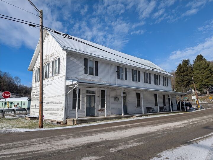 Property Photo:  176 Main St  PA 15337 