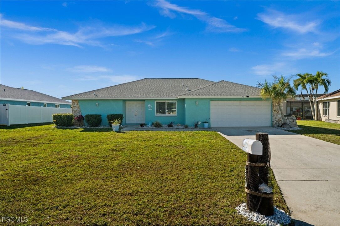 Property Photo:  250 SW 37th Terrace  FL 33914 