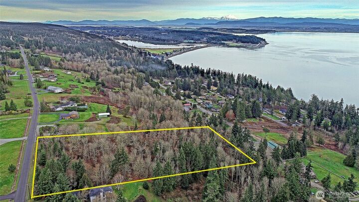 Property Photo:  949  Michael Way  WA 98282 