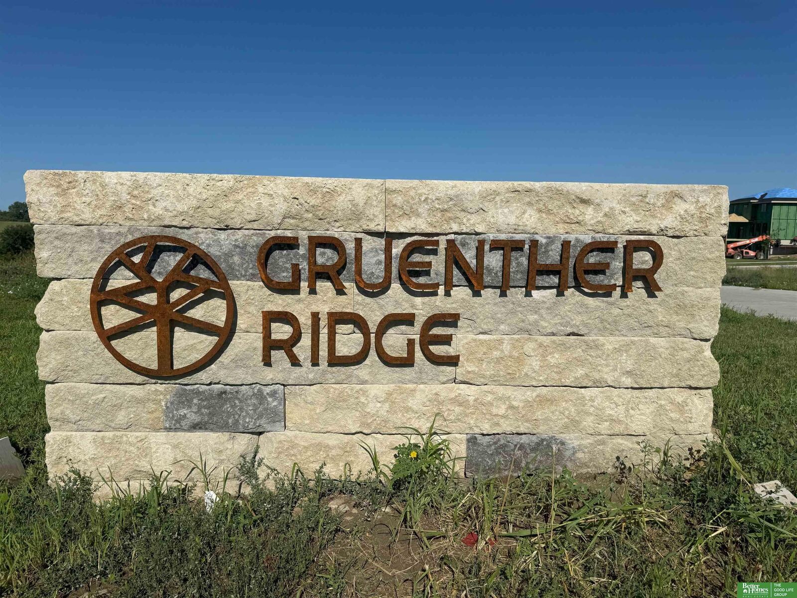 Property Photo: 21724 Glenmore Drive NE 68028