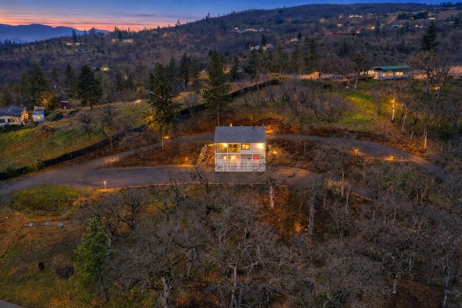 Property Photo:  739 W Rolling Hills Drive  OR 97524 