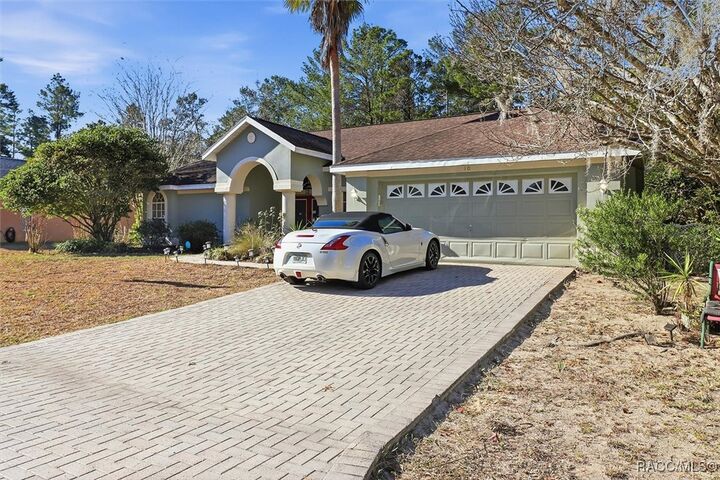 Property Photo:  10 Statice Court  FL 34446 