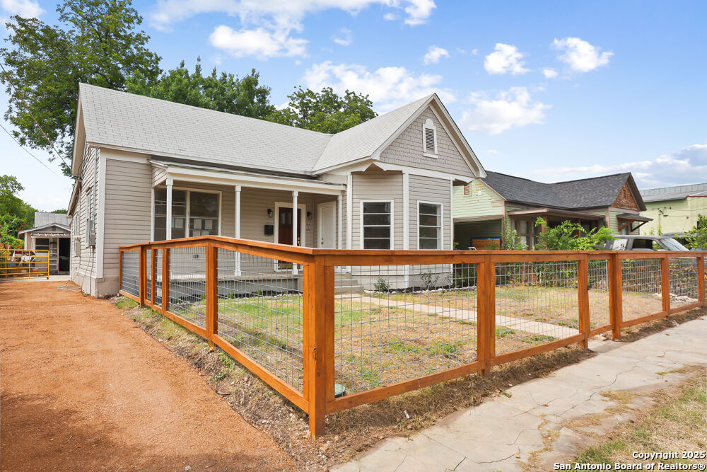 Property Photo:  926 Nolan St  TX 78202 