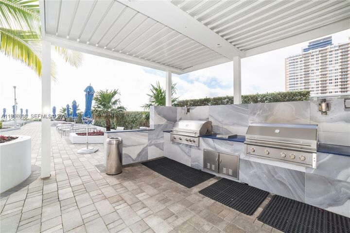 Property Photo:  1904 S Ocean Dr 1708  FL 33009 