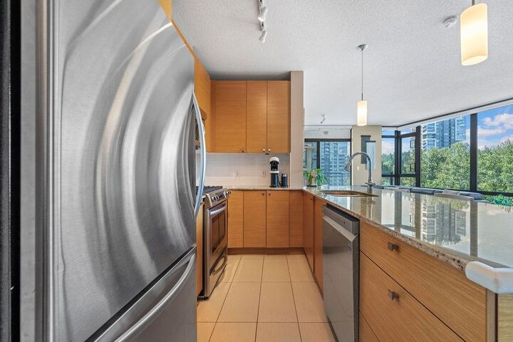 Photo de la propriété: 110 Brew Street 704 BC V3H 0E4