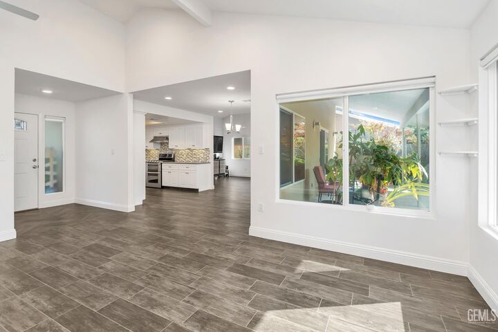 Property Photo:  7009 Quailwood Drive  CA 93309 