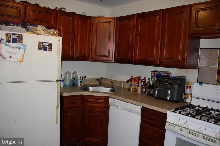 Property Photo:  608 Cumberland Street  MD 21217 