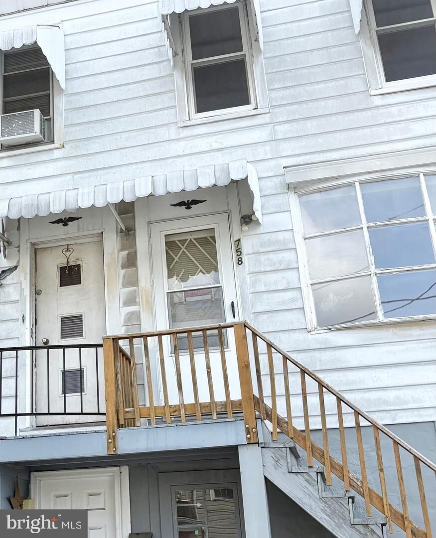 Property Photo:  758 W Walnut Street  PA 17901 